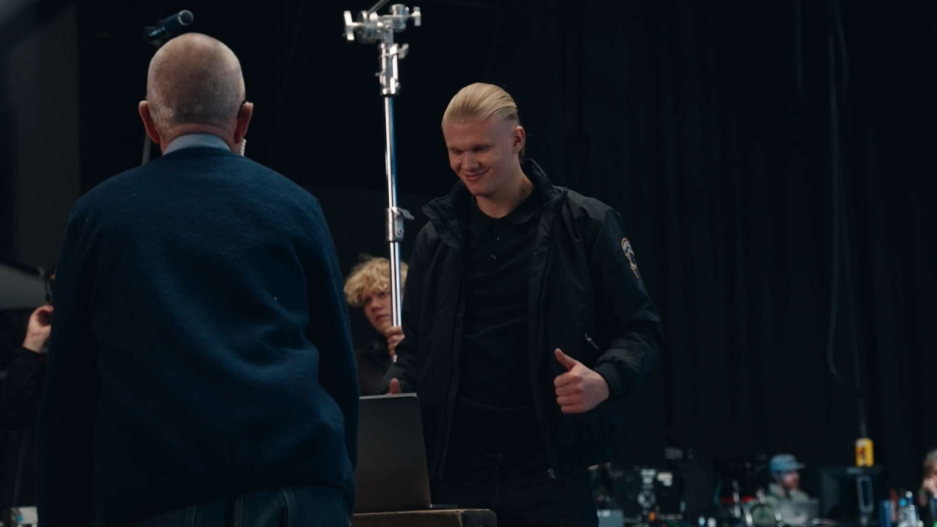 努涅斯拒绝米兰顶薪合同将继续留队消息引发关注