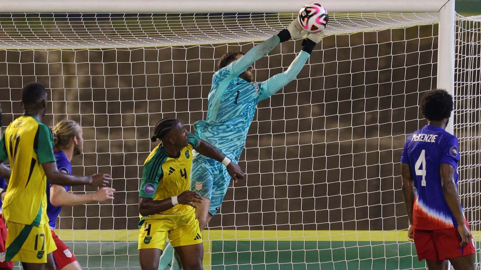 桑托斯坚决支持C罗替补决定 直言将为球队失利承担责任